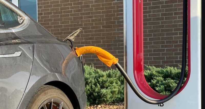 Tesla töltés