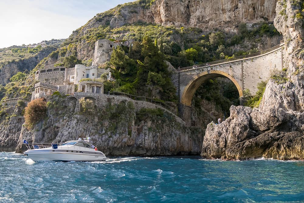 Bitcoin bandát fogtak az Amalfi-parton