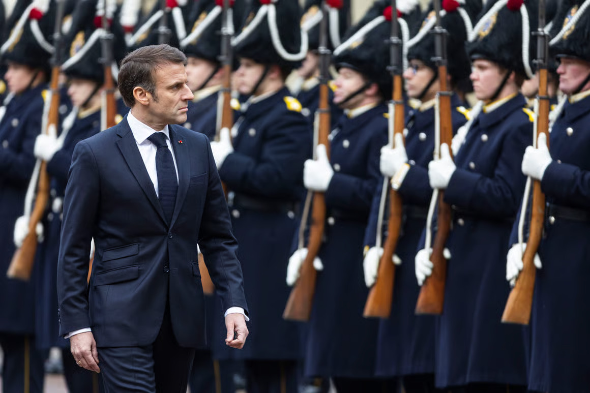 francia katonai kiadások még tovább nőhetnek az új tervnek köszönhetően - Macron katonai parádén borítókép